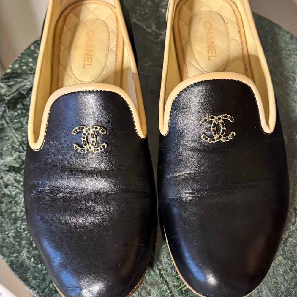Leather flat loafers.